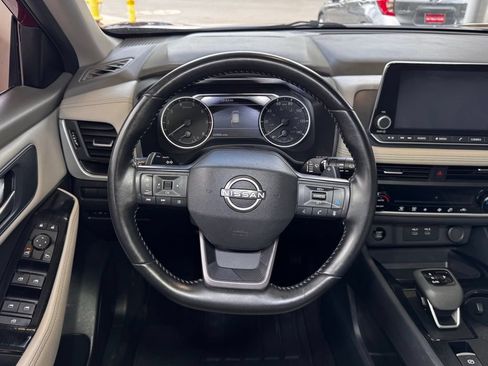Used 2025 Nissan Rogue SV AWD/4WD image 14
