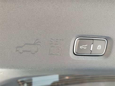 New 2025 Ford Expedition Active image 12