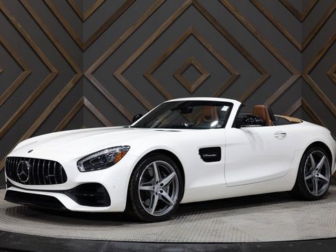 Used 2018 Mercedes-Benz AMG GT Roadster w/ Exclusive Interior Package image 4