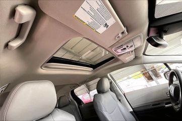 Used 2023 Toyota Sienna XLE FWD image 17