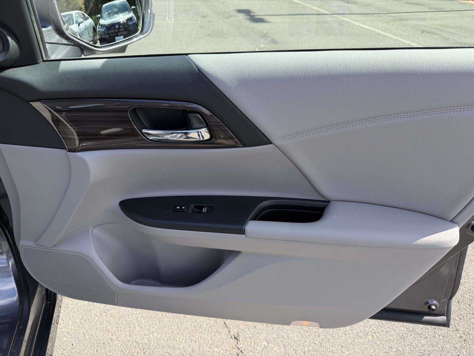 Used 2017 Honda Accord Touring image 12