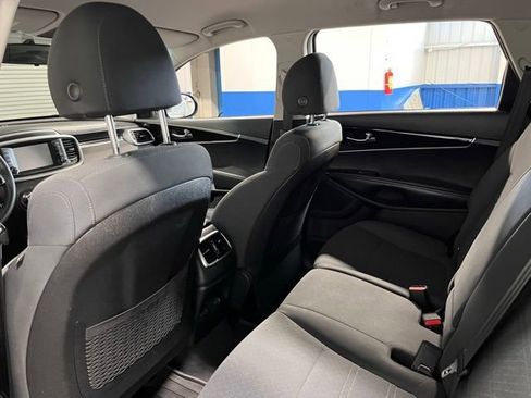 Used 2020 Kia Sorento AWD V6 image 17