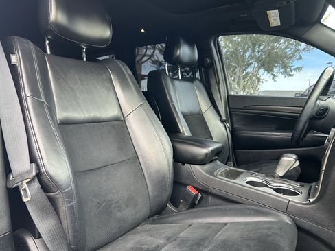 Used 2018 Jeep Grand Cherokee Altitude image 14