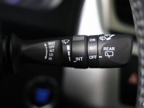 Used 2019 Toyota Highlander XLE image 24