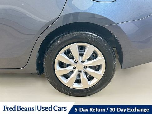 Used 2015 Toyota Corolla L image 5