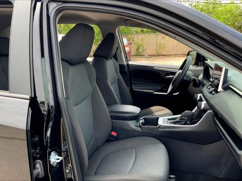 Used 2025 Toyota RAV4 XLE image 9