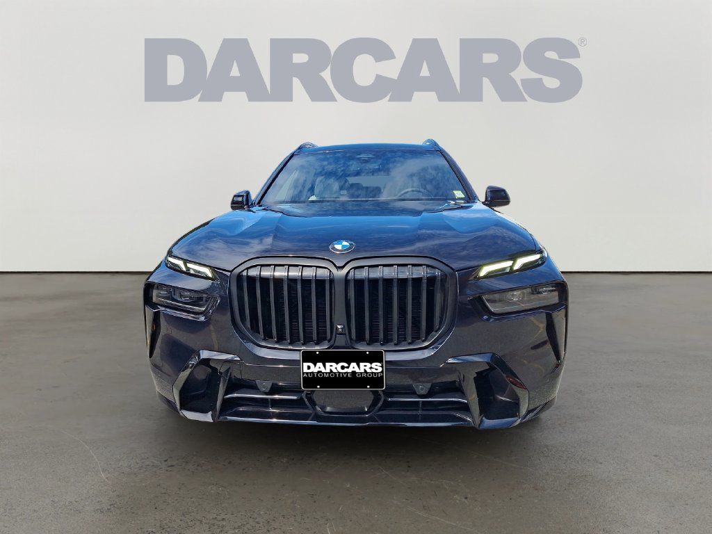 Used 2025 BMW X7 xDrive40i w/ M Sport Package AWD/4WD image 2