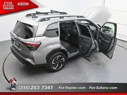 Used 2025 Subaru Forester Premium image 33