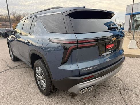 New 2026 Chevrolet Traverse LT w/ LPO, Floor Liner Package image 4