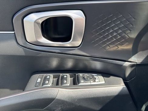Used 2023 Kia Sorento LX AWD/4WD image 19