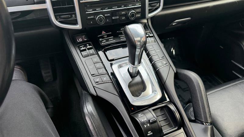 Used 2016 Porsche Cayenne AWD/4WD image 35