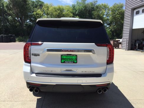 Used 2022 GMC Yukon Denali w/ Denali Premium Package AWD/4WD image 6