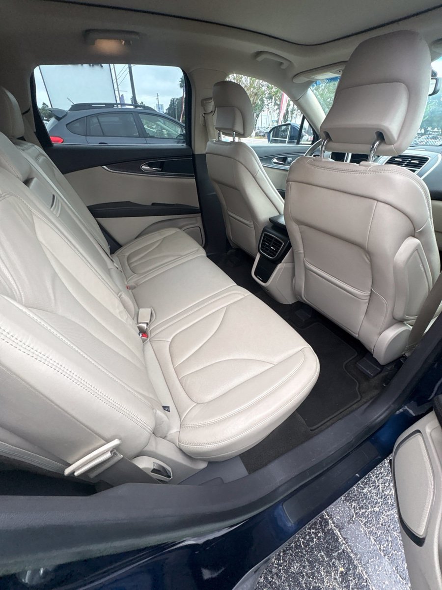 Used 2017 Lincoln MKX Reserve w/ Cargo Utility Package FWD image 6