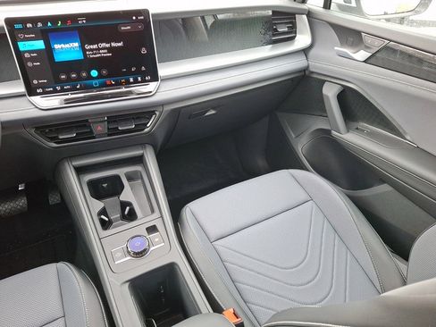 New 2025 Volkswagen Tiguan SE AWD/4WD image 11