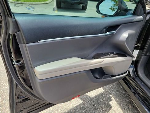 Used 2022 Toyota Camry LE FWD image 19