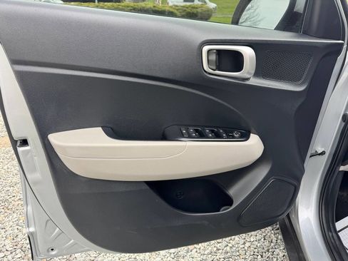 Used 2023 Hyundai Venue SEL image 24