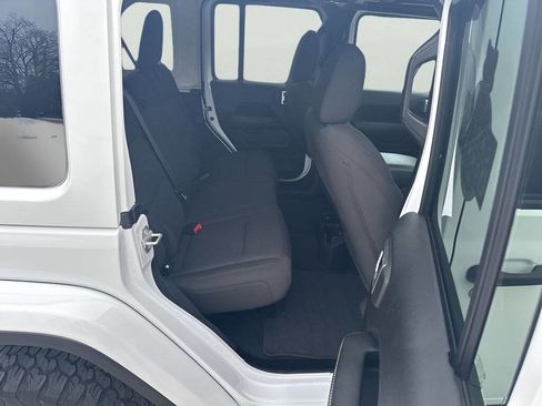 Used 2023 Jeep Wrangler Unlimited Sahara w/ Cold Weather Group image 31