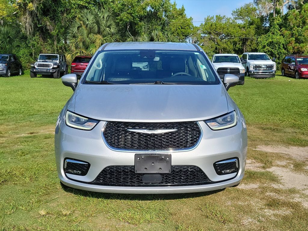 Used 2023 Chrysler Pacifica Touring-L FWD image 6