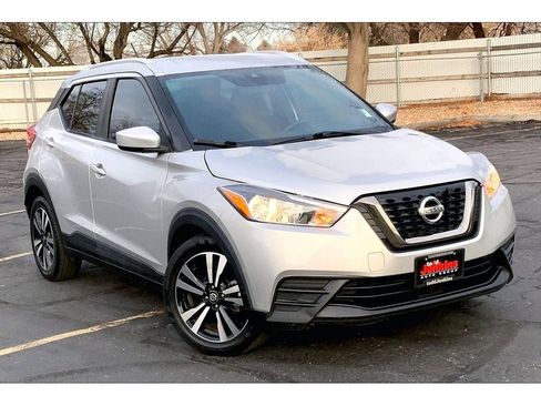 Used 2020 Nissan Kicks SV image 2