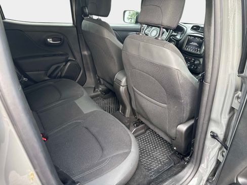 Used 2023 Jeep Renegade Latitude w/ Premium Group AWD/4WD image 13