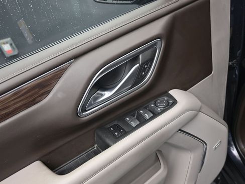 Used 2022 Chevrolet Suburban Z71 w/ Luxury Package image 28