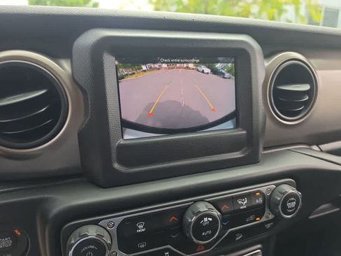 Used 2020 Jeep Wrangler Sport AWD/4WD image 17