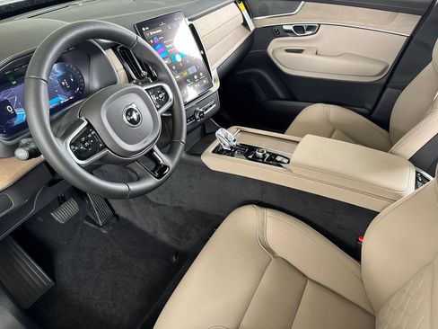 New 2026 Volvo XC90 B6 Core image 9