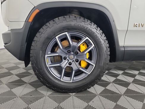 Used 2022 Rivian R1T Adventure image 9
