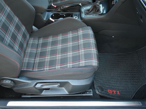 Used 2015 Volkswagen GTI S image 23