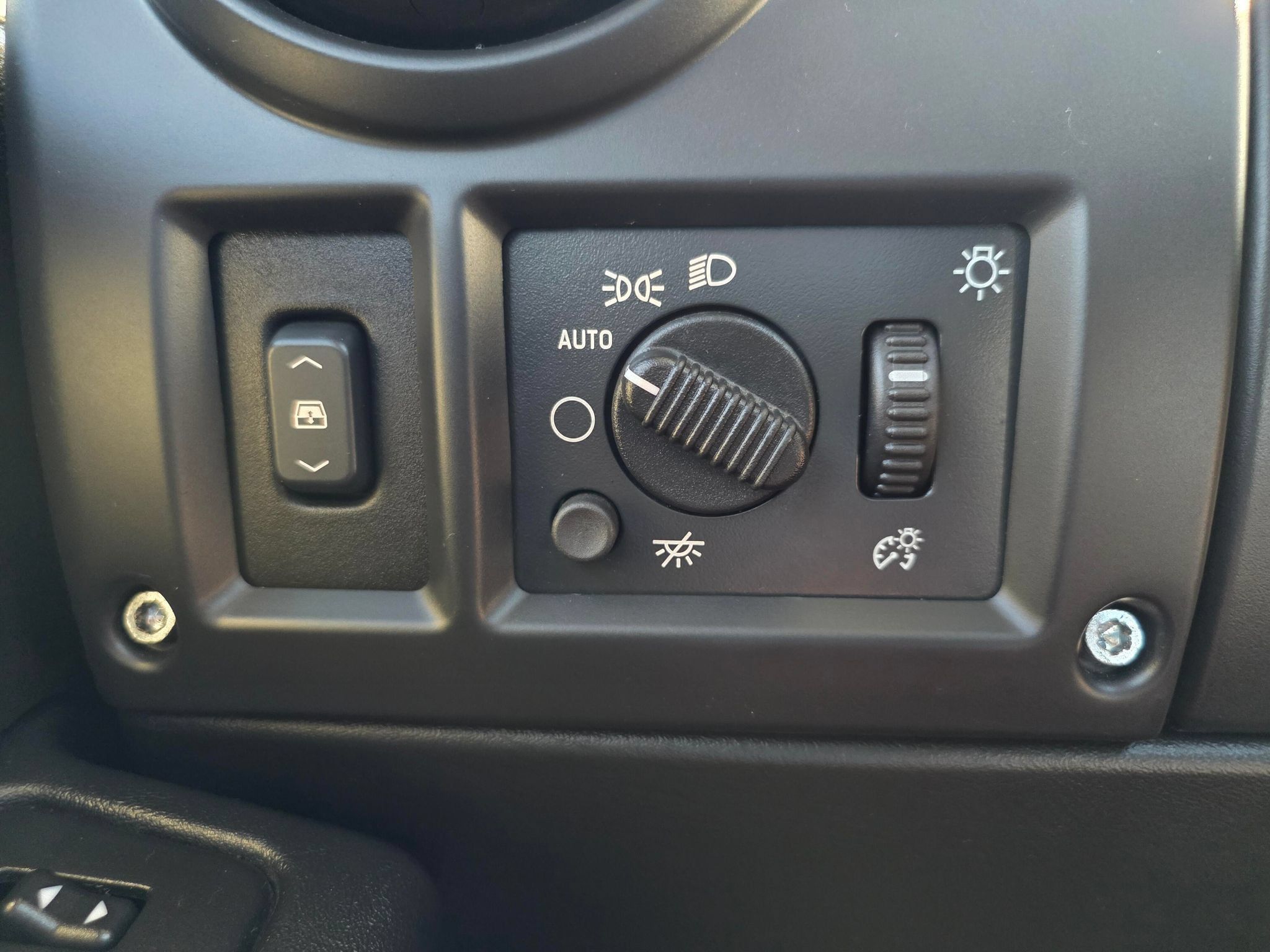 Used 2005 HUMMER H2 SUT w/ Preferred Equipment Group AWD/4WD image 21