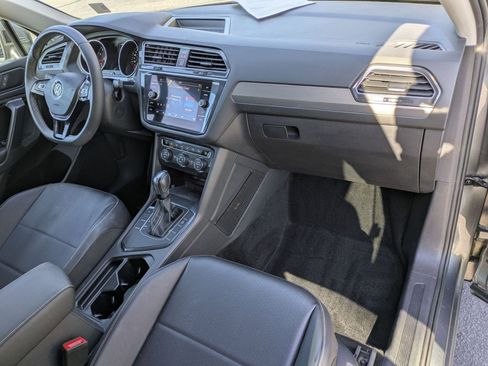 Used 2021 Volkswagen Tiguan SE image 26