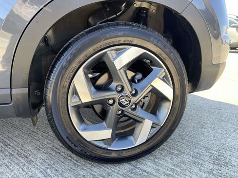Certified 2025 Hyundai Venue Limited image 7