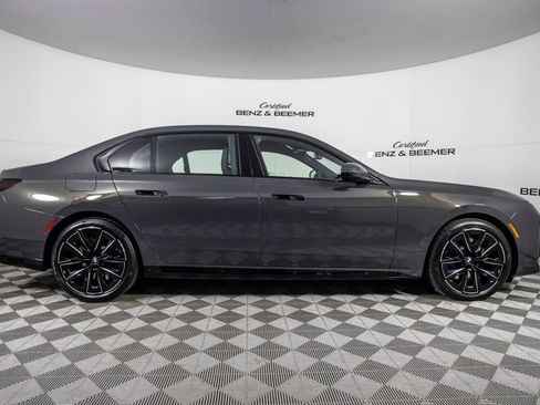 Used 2025 BMW 760i xDrive w/ Executive Package AWD/4WD image 4