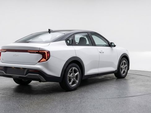 Used 2025 Kia K4 LXS image 9