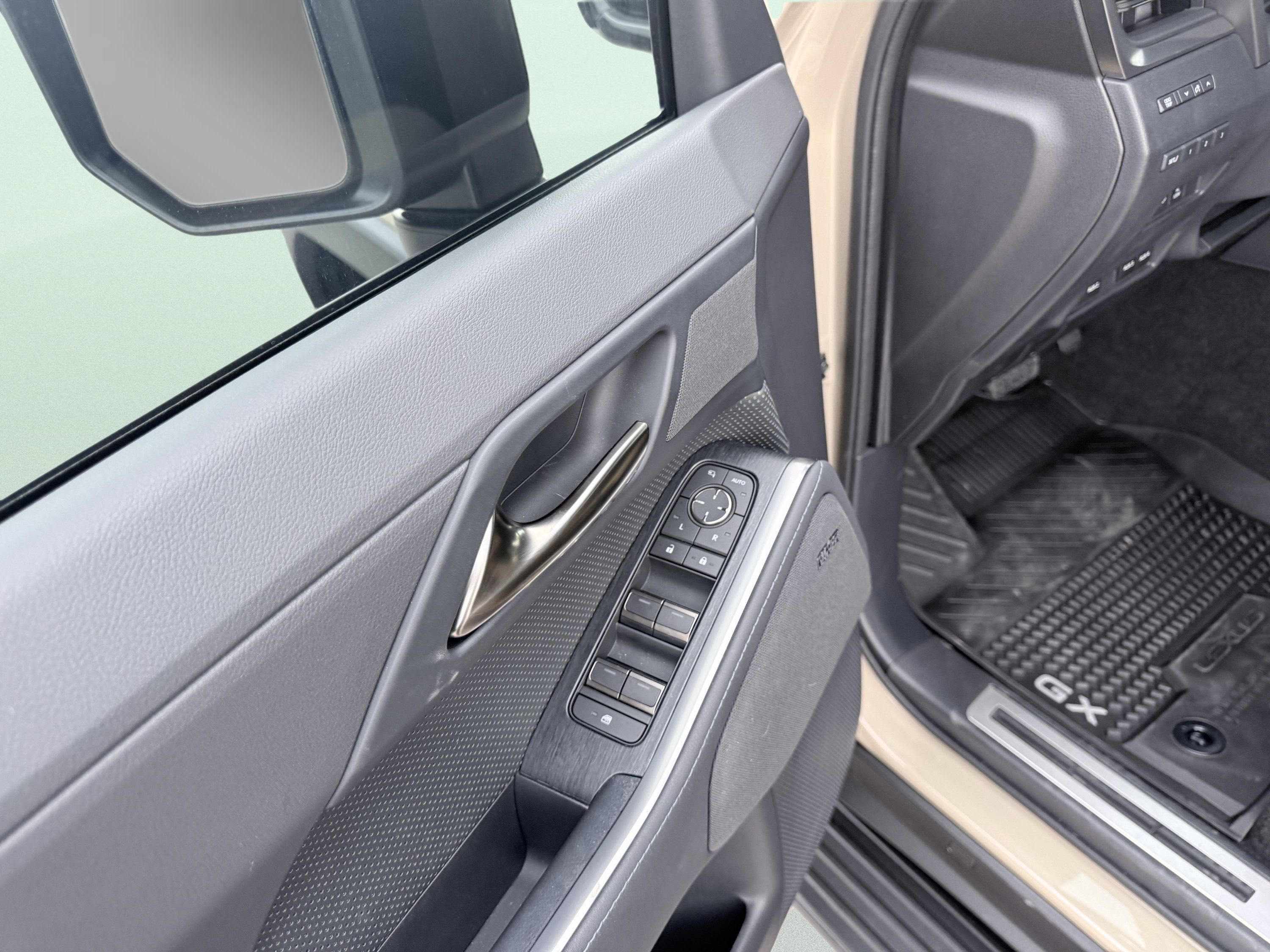 Used 2025 Lexus GX 550 AWD/4WD image 32