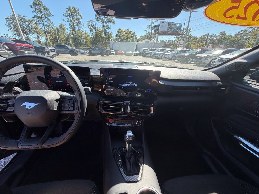 Used 2025 Ford Mustang Coupe RWD image 15