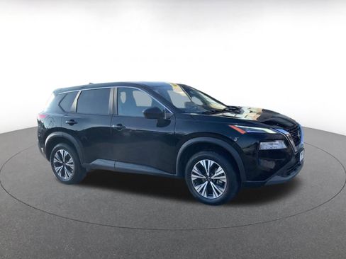 Used 2023 Nissan Rogue SV image 2