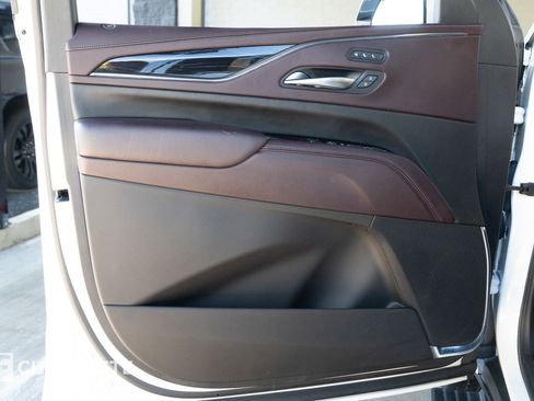 Used 2023 Cadillac Escalade V w/ LPO, ONYX Package image 16