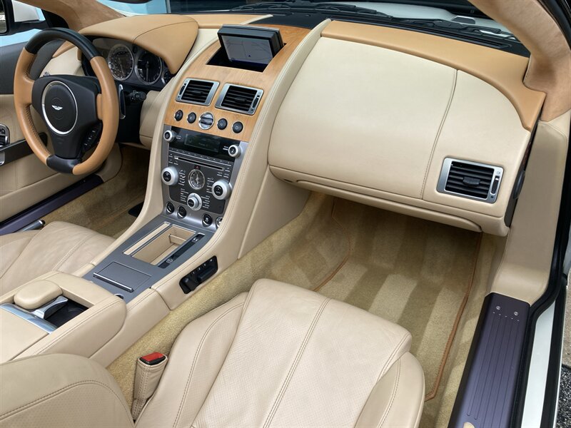 Used 2011 Aston Martin DB9 Volante RWD image 19