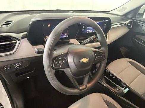 Used 2024 Chevrolet TrailBlazer LT FWD image 13