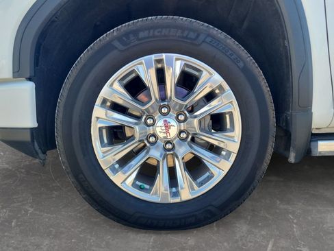 Used 2023 GMC Sierra 1500 Denali w/ Technology Package AWD/4WD image 9