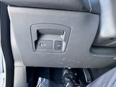 Used 2025 Land Rover Range Rover Velar Dynamic SE image 19