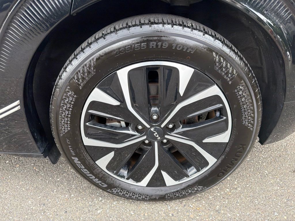 Used 2023 Kia EV6 Wind w/ Wind Technology Package AWD/4WD image 20