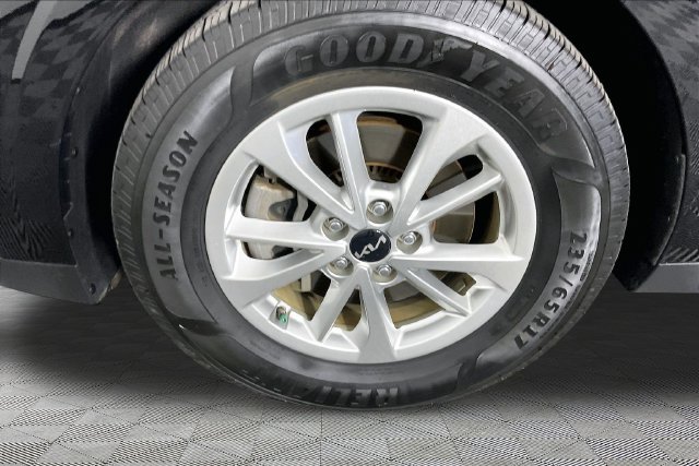 Used 2022 Kia Carnival LX FWD image 31