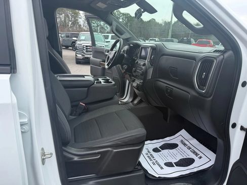 Used 2019 Chevrolet Silverado 1500 LT w/ Z71 Off-Road Package AWD/4WD image 16