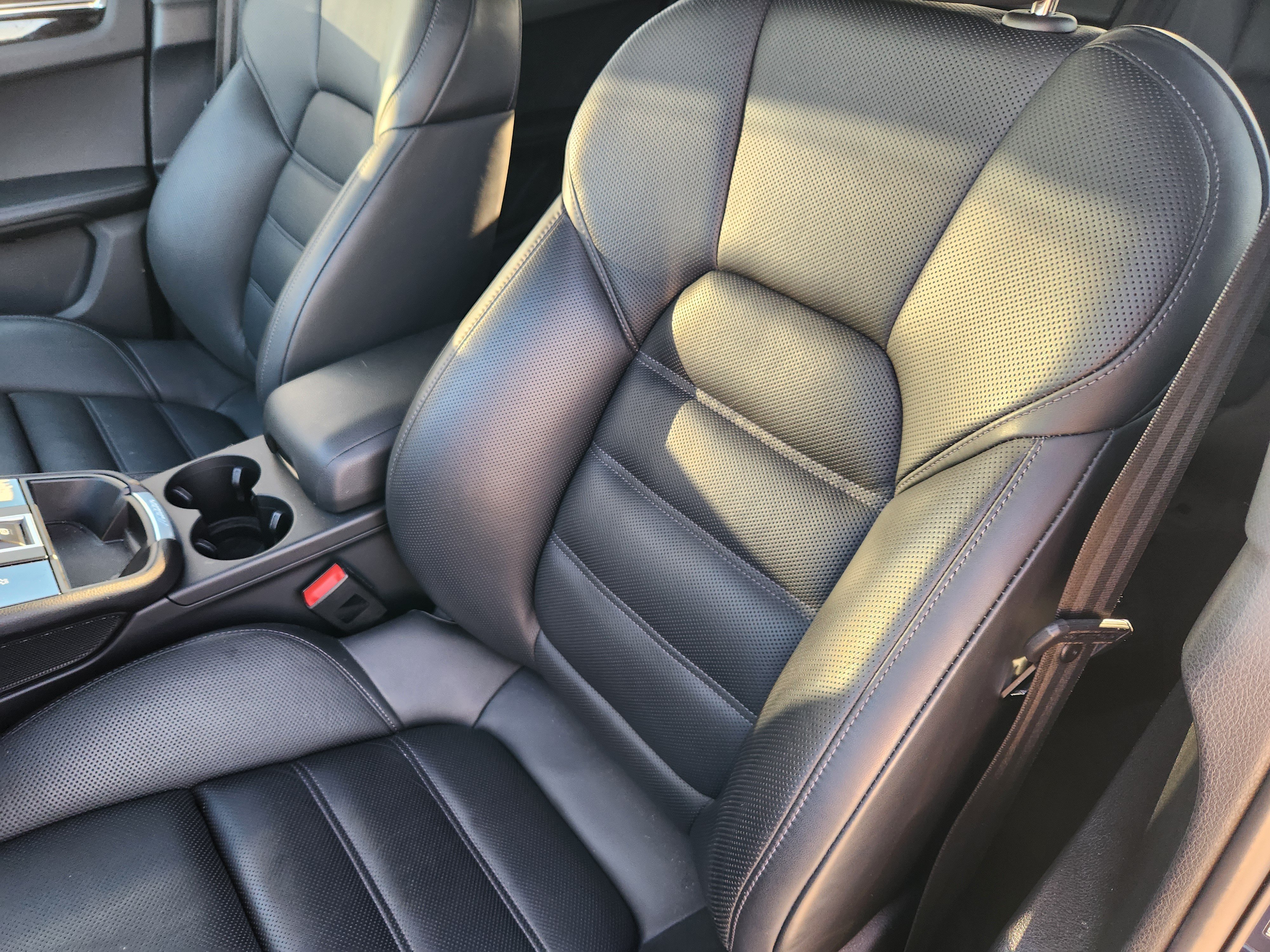 Certified 2026 Porsche Macan AWD/4WD image 6