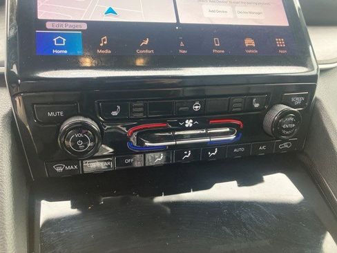 Certified 2024 Jeep Grand Cherokee Limited w/ Black Appearance Package image 12