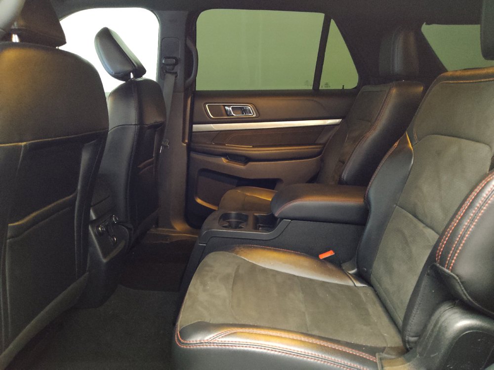 Used 2019 Ford Explorer XLT w/ Equipment Group 202A FWD image 18