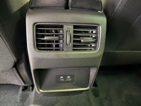 Used 2023 Nissan Rogue SV image 28