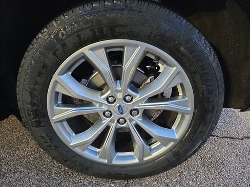 Used 2023 Ford Explorer XLT w/ Equipment Group 202A image 11